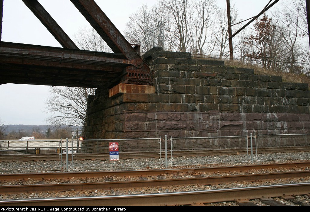 Steel-braced Abutment